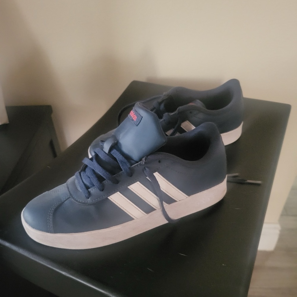 Boy shoe blue one size 4 half nike size 5